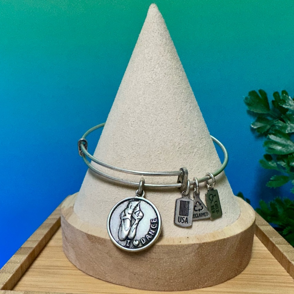 Wind & Fire brand silver bracelet